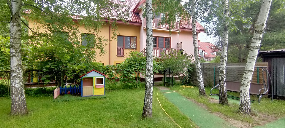 Teren NIEPUBLICZNE PRZEDSZKOLE „MIŚ”
 Przedszkole Warszawa Tarchomin ul:Topolowa 6A tel: 22-676-88-44 ; 602-333-814 

