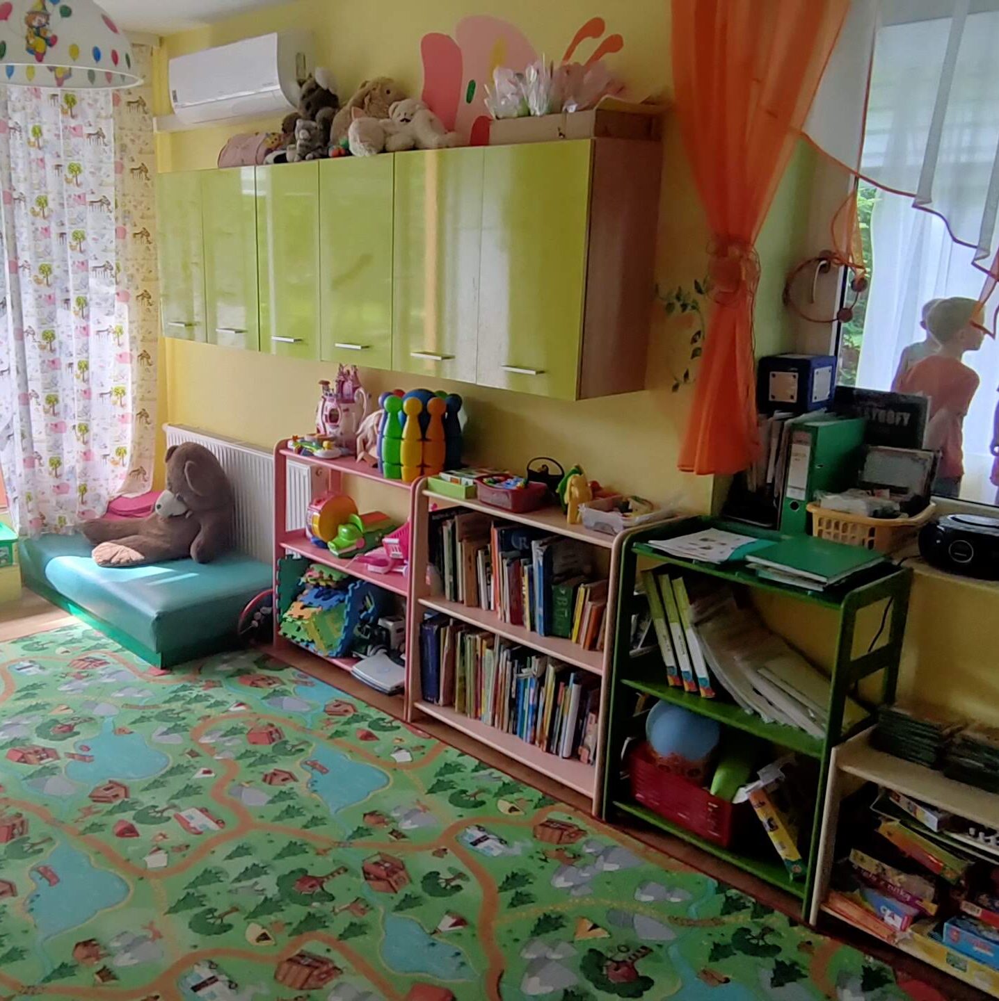 Sale w NIEPUBLICZNE PRZEDSZKOLE „MIŚ”
 Przedszkole Warszawa Tarchomin ul:Topolowa 6A tel: 22-676-88-44 ; 602-333-814 